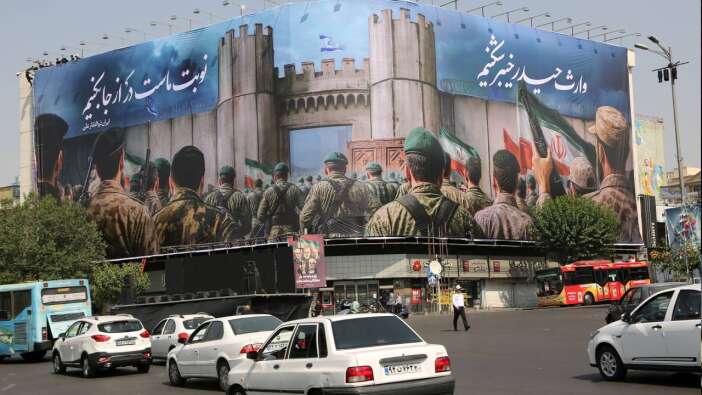 Tahran caddelerinde intikam yeminleri... IRGC: En az 150 İsrail hedefi vuruldu