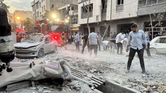 Mossad, İran'ın içlerine kadar sızdı: Tahran'da 5 bombalı araç patladı