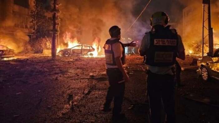 İran İsrail'i balistik füzelerle vurdu: Hayfa kenti yanıyor!