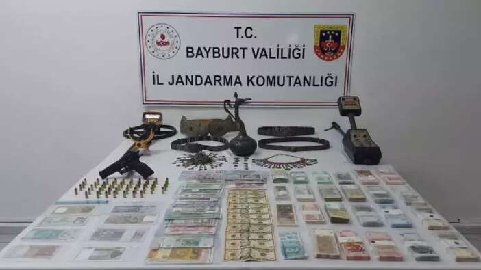 Bayburt merkezli 13 ilde tarihi eser ve izinsiz kazı operasyonu! Çok sayıda eser ele geçirildi