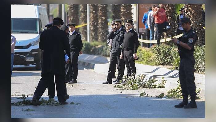 Mısır'da kanlı gün: 20 polis öldü...