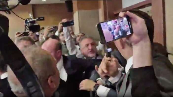 TBMM’de provokasyon girişimi! CHP'liler girişi kapattı, AK Partili vekiller tepki gösterdi