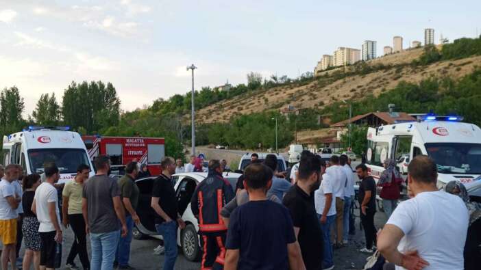Malatya'da mutlu günleri hastanede bitti! Konvoyda kaza: 11 yaralı