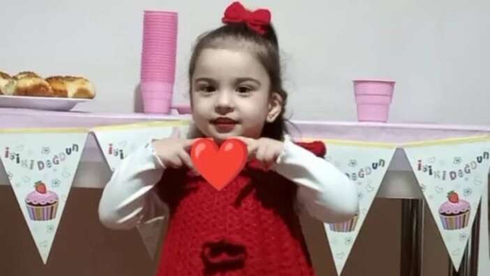 Urla'da kahreden ölüm: 2 yaşındaki Nazlı ailecek gittikleri tatilde havuza düşerek boğuldu