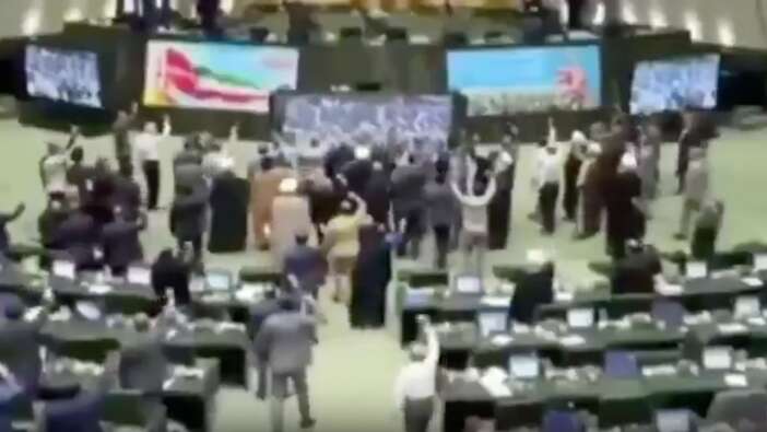 İran’dan nükleer rest! Mecliste “Amerika’ya ölüm, İsrail’e ölüm” sloganları yükseldi