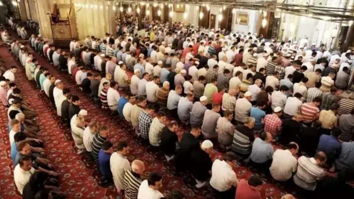 Diyanet nihayet... Bugünkü cuma hutbesinde kamu malını çalanlara, rüşvetçilere mesaj var