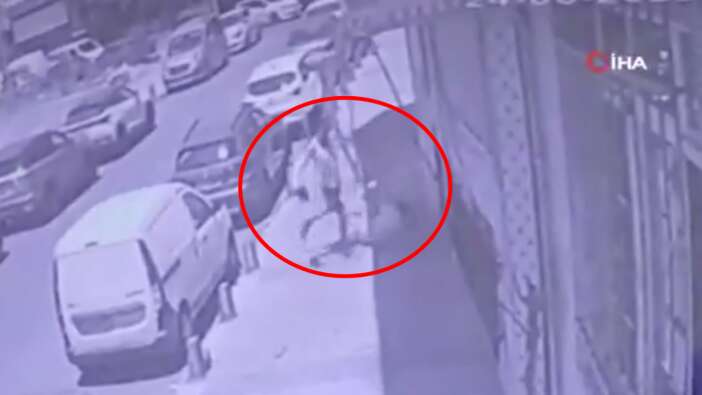 Zihinsel engelli çocuğu sokak ortasında tekme tokat dövdü: 24 yaşındaki saldırgan yakalandı!