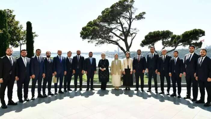 Emine Erdoğan’dan gençliğe tam destek! TÜGVA ile bir araya geldi!