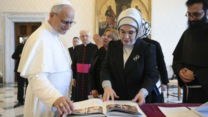 Emine Erdoğan'dan Papa 14. Leo'ya ziyaret... "Gazze konusunda Hristiyan dünyası daha gür sesle destek çıkmalı"