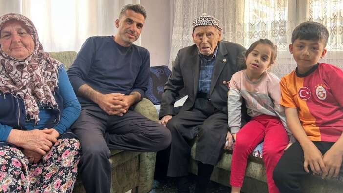 103 yaşındaki Kore gazisi torununun torununu gördü... "Belki 110 belki de 120'ye kadar da yaşarım"