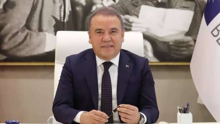 Rüşvet soruşturmasında tutuklanan Antalya eski Belediye Başkanı Muhittin Böcek hastaneye kaldırıldı