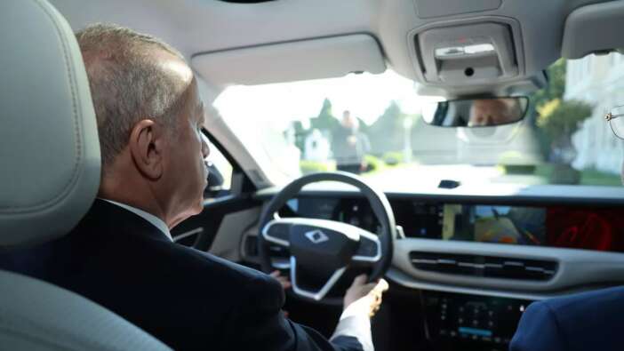 Cumhurbaşkanı Recep Tayyip Erdoğan, Togg T10F modelinin koltuğuna geçti: Tarihe geçen o anlar...