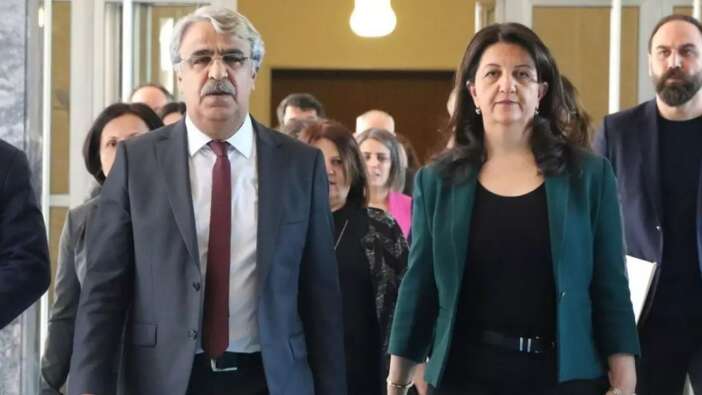 DEM Parti İmralı heyetinden Abdullah Öcalan görüşmesine dair açıklama! ''Demokratik toplum, barış ve entegrasyon sürecin kilit kavramları; adımların ivedilikle atıldığı yeni bir aşama gerekli''