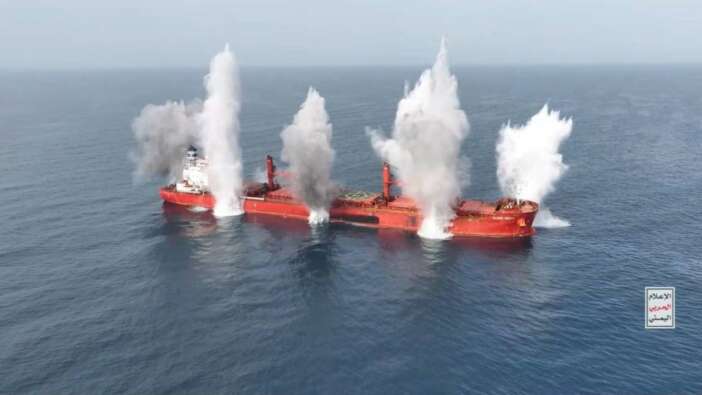24 saatte 2 saldırı! Husiler, Yunan gemilerini Kızıldeniz'de hedef aldı! Dünyanın gündemine oturan anlar...