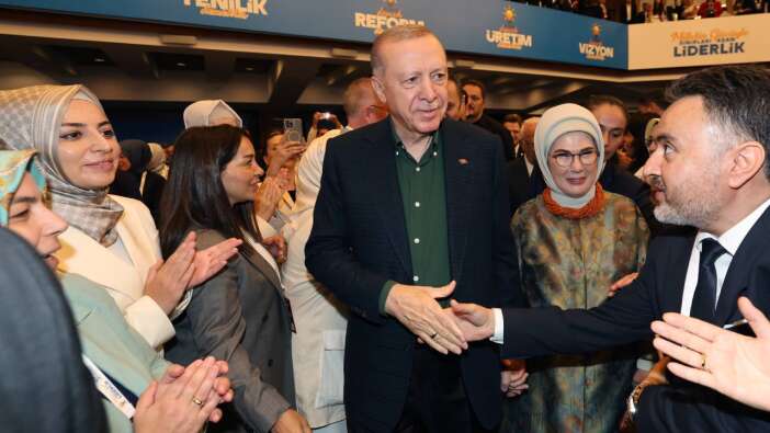 İşte AK Parti'nin yeni şarkısı... Milyonlar nefer, Dünya bizi bekler, O bir küresel lider
