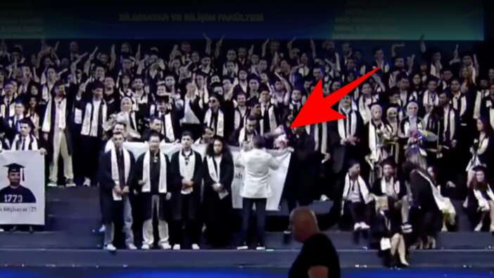 İstanbul Teknik Üniversitesi mezuniyet töreninde pankart krizi!  Ayet yazılı pankartı engellediler..