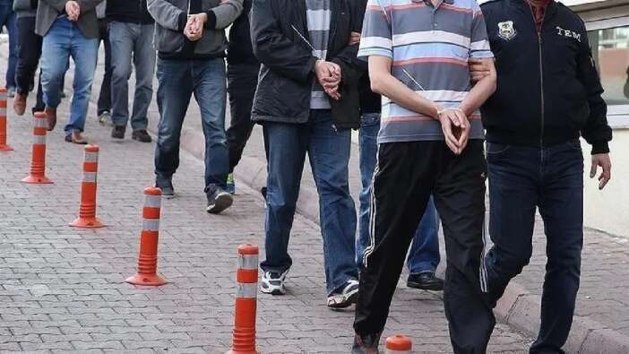 60 ilde FETÖ operasyonu! Gıda kolisi süsüyle TL, dolar ve altın toplayıp örgüte aktarmışlar!