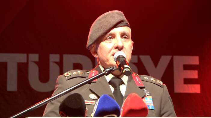 Gazi Tümgeneral Davut Ala 15 Temmuz gecesini gözyaşlarıyla anlattı: "90 canım olsa feda ederim!"