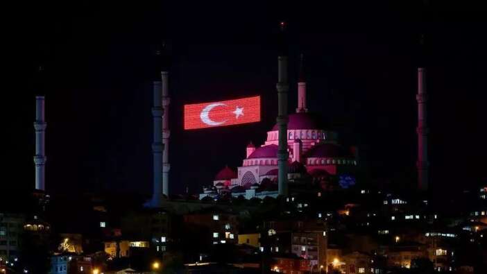 15 Temmuz'un 9. yıl dönümünde saat 00:13'te tüm camilerde sela okundu