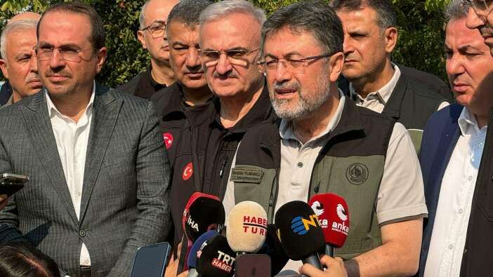 Bakan Yumaklı son durumu anlattı: 54 yangınla mücadele ediliyor!