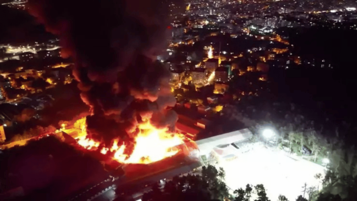 Çekmeköy'de yangın paniği: Ormana yakın fabrika ateş topuna döndü!