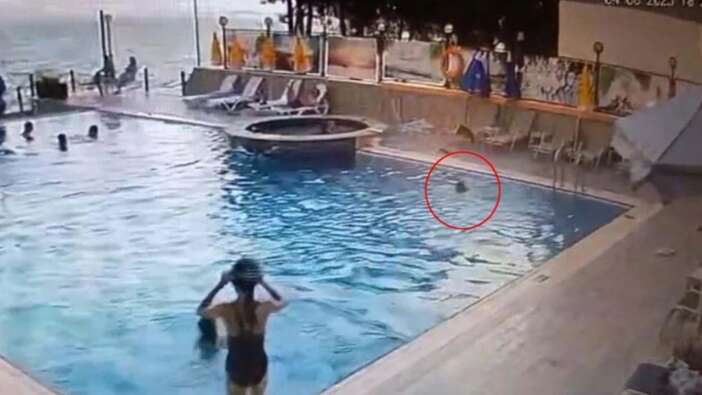 Muğla’da ihmal can aldı! Sadece 9 yaşındaydı… Tatilde havuzda yalnız kaldı, hayatını kaybetti! Minik Ali'nin çırpınışını kimse görmedi!