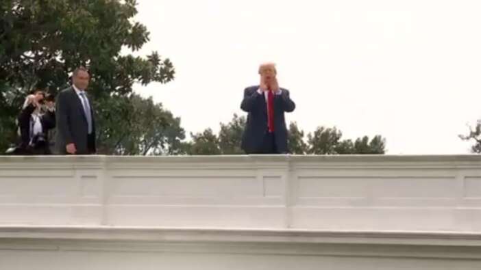 Resmen gövde gösterisi! Trump çatıya çıktı! Yeni dönemin 200 milyon dolarlık ilk adımı atıldı!