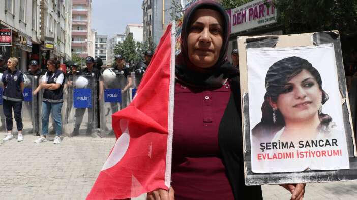 Kızı dağa kaçırılan anne: Dağlarda, mağaralarda ne yapacaksınız gelin teslim olun artık