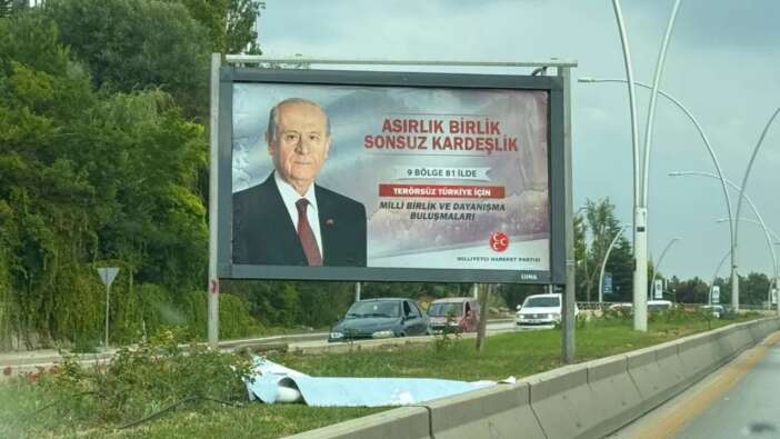MHP'nin '9 bölge' afişleri sosyal medyada gündem oldu! Bahçeli'nin mitingleri öncesi tartışma çıktı, partiden yanıt gecikmedi