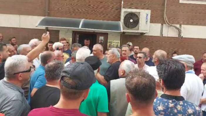 Fındıklı Belediye Başkanı Ercüment Şahin Çervatoğlu'na yumruklu saldırı! 3 kişi vurup kaçtı...