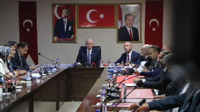 Yaşar Güler Hakkari'de... "Türklerin ve Kürtlerin birlikteliği bu coğrafyadaki barışın temel yapı taşıdır"