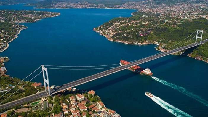 İstanbul Boğazı’nda alarm! 249 metrelik dev tanker trafiği durdurdu