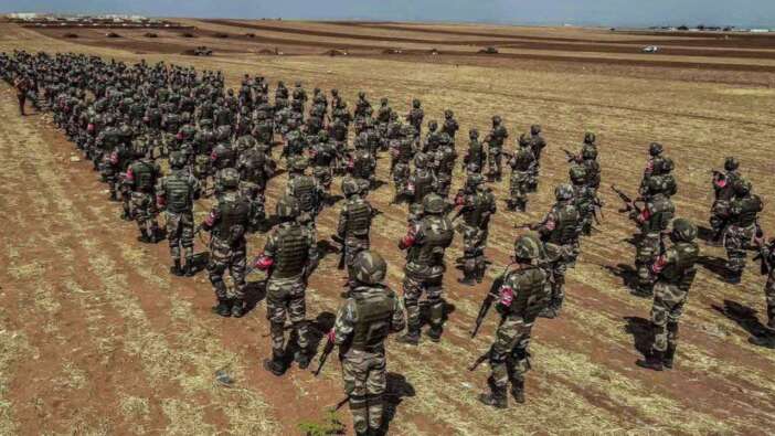 Şam yönetiminden SDG’ye operasyon hazırlığı: 50 bin asker Rakka ve Deyrizor’a sevk edildi!