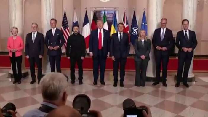 Beyaz Saray’da aile fotoğrafı: Liderlerin gergin yüzleri dikkat çekti