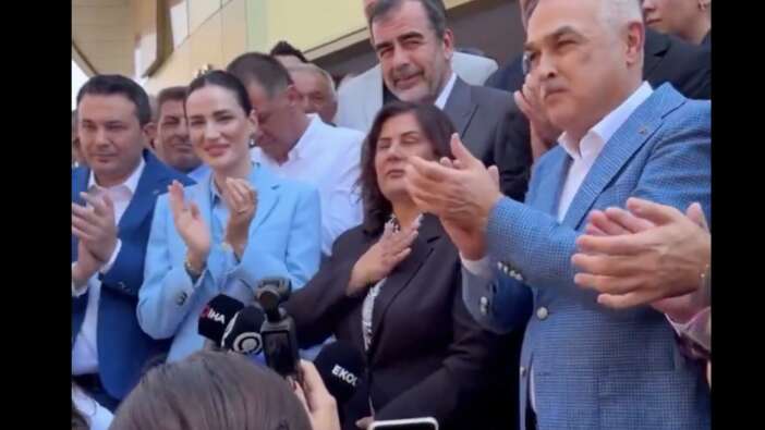 Özlem Çerçioğlu’nun AK Parti’ye geçişi sonrası belediye önünde dikkat çeken tezahüratlar!