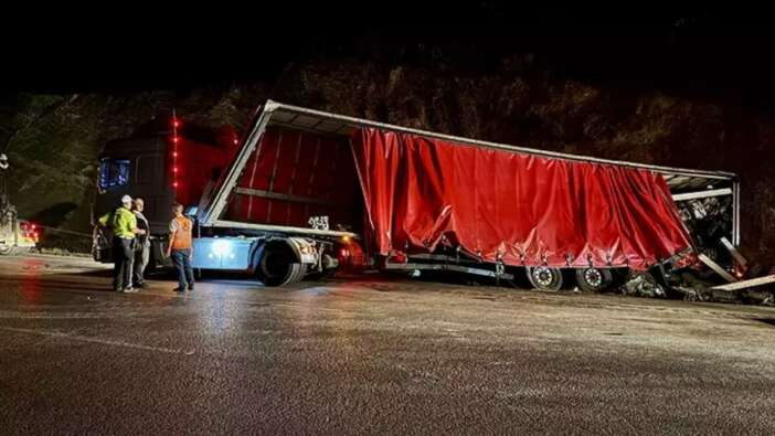 Samsun-Ankara yolunda TIR devrildi! Ulaşım saatlerce aksadı