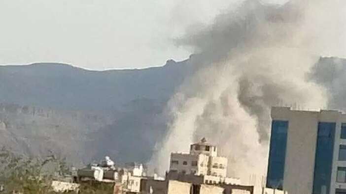 İsrail savaş uçakları Yemen’i vurdu! Peş peşe kanlı saldırılar!