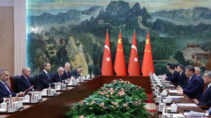 Türkiye-Çin zirvesinde dikkat çeken detay! Arka plan görüşmeye damga vurdu... Çin Seddi’ni yapanlar ve yaptıranlar karşı karşıya