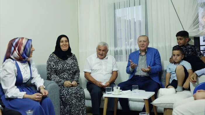 Cumhurbaşkanı Recep Tayyip Erdoğan'dan Malatya'da depremzede aileye ziyaret