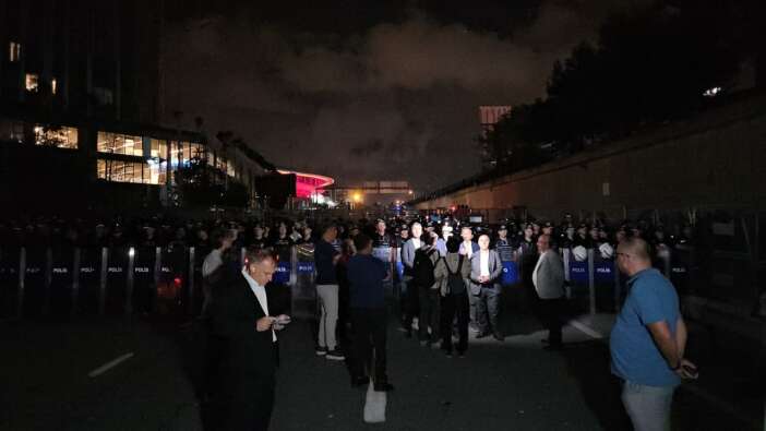 Gürsel Tekin hazırlığı... Polisten kışkırtmaya izin yok! CHP İstanbul İl Binası önünde yoğun güvenlik önlemleri alındı