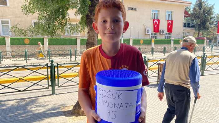 Rasefe’nin limonata serüveni: Hem eğleniyor hem harçlık biriktiriyor
