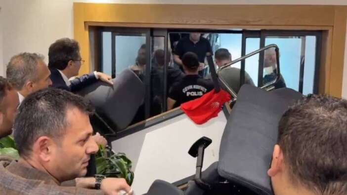 CHP’li Vekiller, Gürsel Tekin'in girişini engellemeye çalıştı