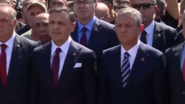 Özgür Özel, CHP'nin 102. kuruluş yıl dönümü sebebiyle İstanbul'a geldi! Özgür Çelik karşıladı... Gürsel Tekin törene katıldı mı?