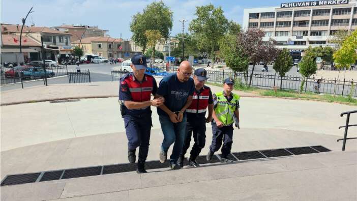 Jandarma sahteciliği yakaladı! Belediye çalışanının cüzdanından FETÖ’cü polis kimliği çıktı