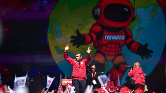 Selçuk Bayraktar’dan gençlere çağrı: “Ufkunuzu gökyüzüyle daraltmayın”