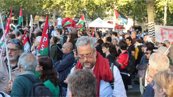 Fransa’da grev sürüyor! Trafik durdu, Filistin bayrakları dikkat çekti