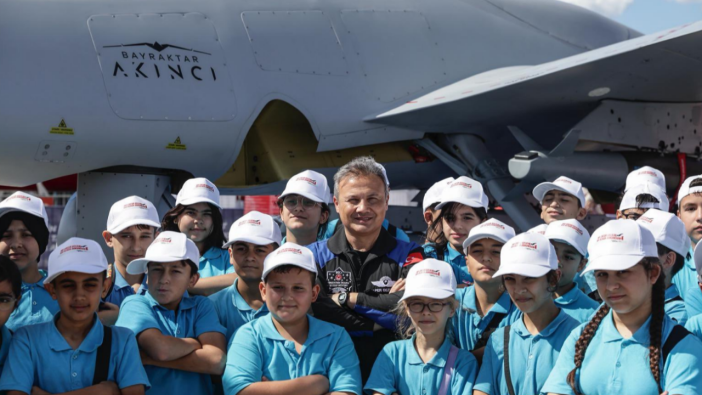 Türkiye’nin ilk astronotu Alper Gezeravcı TEKNOFEST’te gençlerle buluştu