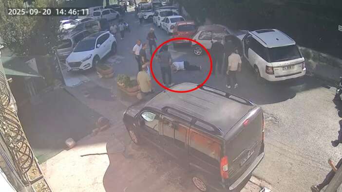Beyoğlu’nda dehşet anları: Cip sürücüsü, yayayı iki araç arasında sıkıştırıp altına aldı!