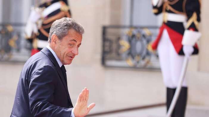 Eski Cumhurbaşkanı Sarkozy’ye “suç şebekesi” suçlamasından mahkumiyet