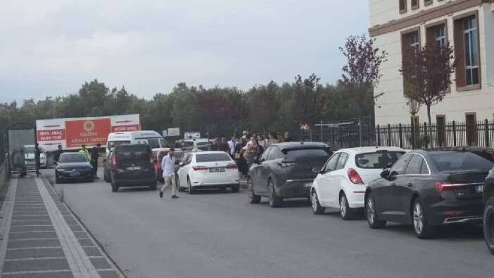 Husumet cinayeti adliye önünde: Duruşmalar ertelendi